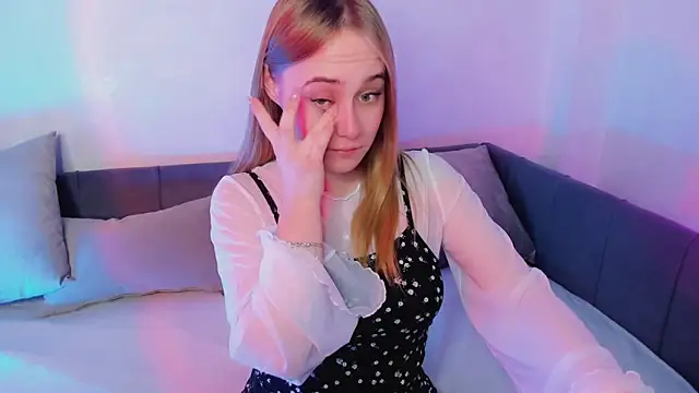 Snapshot of LianaBright chatting on 31, 1, 2025 LianaBright online show from 31, 1, 2025
