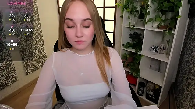 Snapshot of LianaBright chatting on 3, 2, 2025 LianaBright online show from 3, 2, 2025