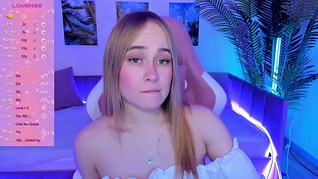 Snapshot of LianaBright chatting on 4, 2, 2025 LianaBright online show from 4, 2, 2025