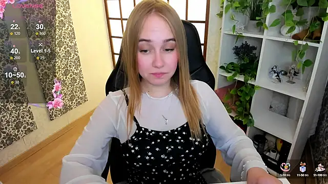 Snapshot of LianaBright chatting on 6, 2, 2025 LianaBright online show from 6, 2, 2025