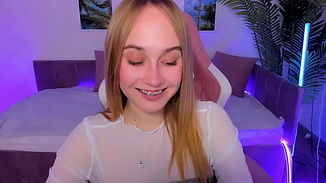 Snapshot of LianaBright chatting on 6, 3, 2025 LianaBright online show from 6, 3, 2025