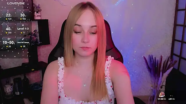 Snapshot of LianaBright chatting on 8, 3, 2025 LianaBright online show from 8, 3, 2025