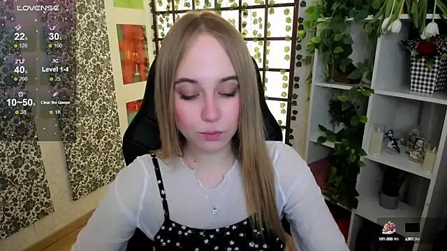 Snapshot of LianaBright chatting on 10, 3, 2025 LianaBright online show from 10, 3, 2025