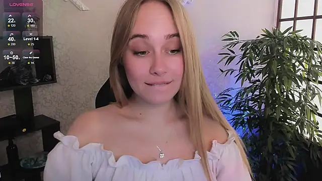 Snapshot of LianaBright chatting on 13, 3, 2025 LianaBright online show from 13, 3, 2025