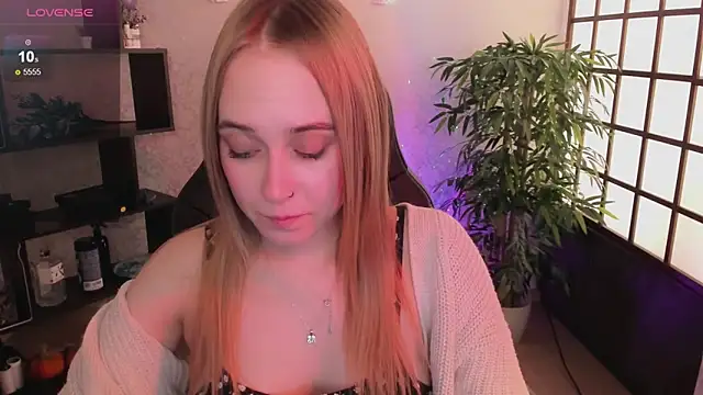 Snapshot of LianaBright chatting on 22, 3, 2025 LianaBright online show from 22, 3, 2025