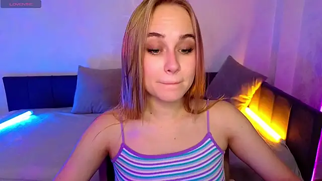 Snapshot of LianaBright chatting on 1, 10, 2025 LianaBright online show from 1, 10, 2025
