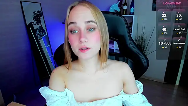 Snapshot of LianaBright chatting on 5, 10, 2025 LianaBright online show from 5, 10, 2025