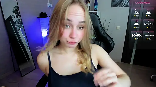 Snapshot of LianaBright chatting on 18, 10, 2025 LianaBright online show from 18, 10, 2025