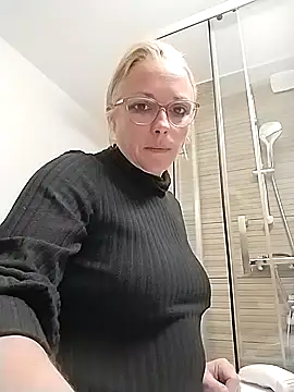 Doucelouve9 online show from 16, 3, 2026