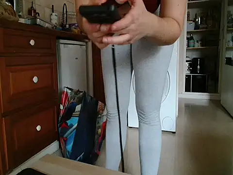 Snapshot of Lauzo21 chatting on 27, 10, 2025 Lauzo21 online show from 27, 10, 2025