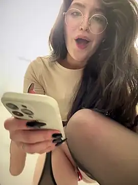 Snapshot of meow_girl chatting on 2, 2, 2025 meow girl online show from 2, 2, 2025