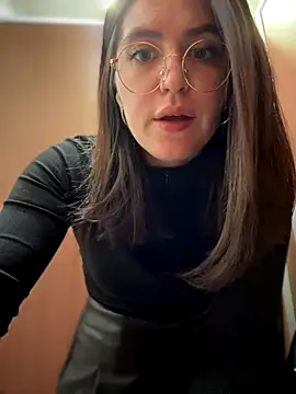 Snapshot of meow_girl chatting on 4, 10, 2025 meow girl online show from 4, 10, 2025