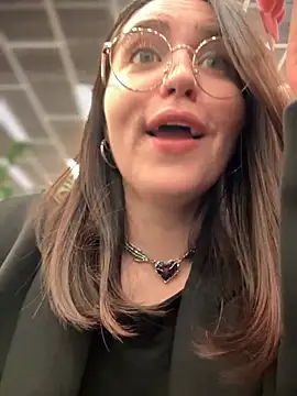 Snapshot of meow_girl chatting on 7, 10, 2025 meow girl online show from 7, 10, 2025