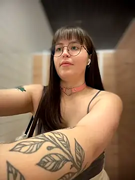 Snapshot of meow_girl chatting on 10, 7, 2026 meow girl online show from 10, 7, 2026