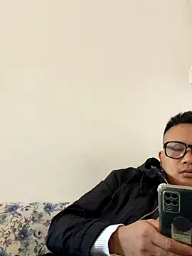 lixiaoshuai8 online show from 4, 12, 2025