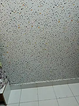 milf-kaira online show from 22, 12, 2025