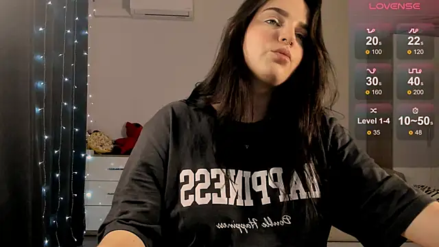 Snapshot of __Latisha__ chatting on 18, 1, 2025 Latisha online show from 18, 1, 2025