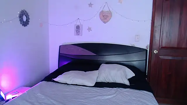 Snapshot of anhiahoney02 chatting on 8, 2, 2025 anhiahoney02 online show from 8, 2, 2025