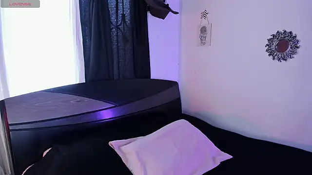 Snapshot of anhiahoney02 chatting on 12, 10, 2025 anhiahoney02 online show from 12, 10, 2025