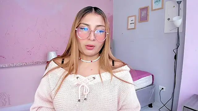 Snapshot of julieta_baron chatting on 17, 10, 2025 julieta baron online show from 17, 10, 2025