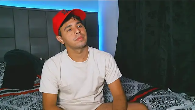 Snapshot of beautiful_james chatting on 27, 12, 2024 beautiful james online show from 27, 12, 2024