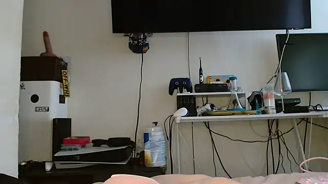 Snapshot of DirtyDi97 chatting on 12, 9, 2025 DirtyDi97 online show from 12, 9, 2025