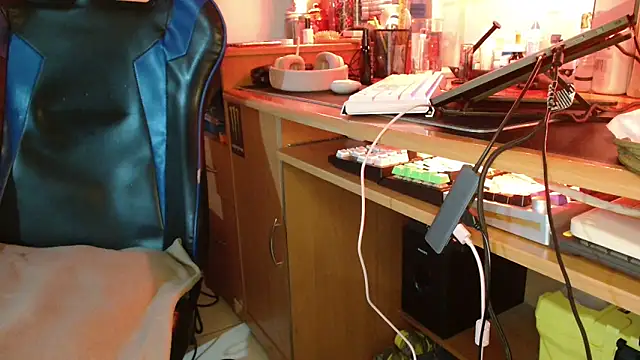 Snapshot of DirtyDi97 chatting on 22, 10, 2025 DirtyDi97 online show from 22, 10, 2025