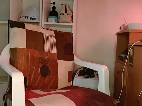 Snapshot of DirtyDi97 chatting on 6, 11, 2025 DirtyDi97 online show from 6, 11, 2025