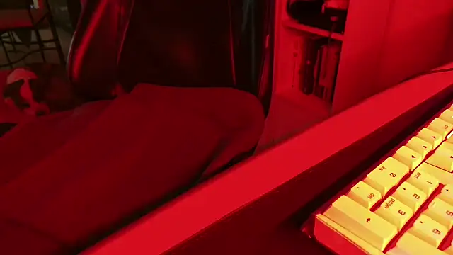 Snapshot of DirtyDi97 chatting on 19, 11, 2025 DirtyDi97 online show from 19, 11, 2025