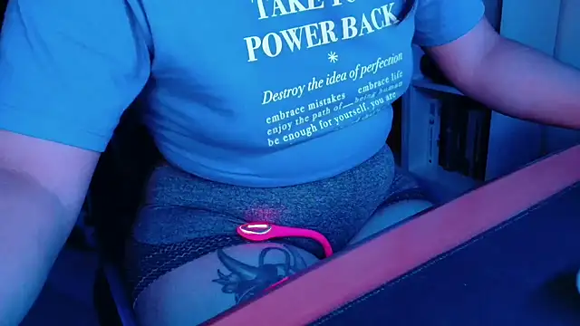 Snapshot of DirtyDi97 chatting on 21, 11, 2025 DirtyDi97 online show from 21, 11, 2025