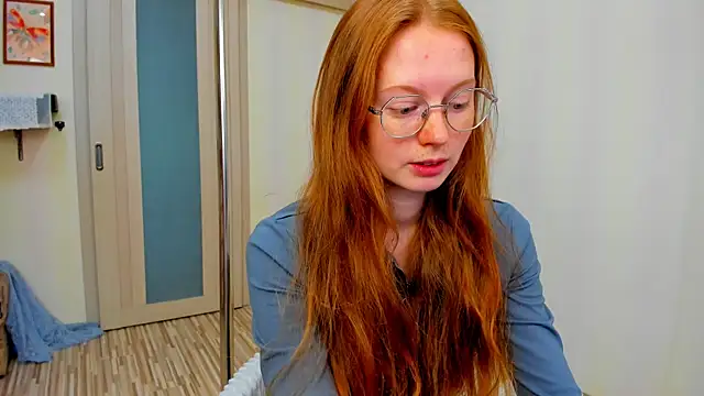 Snapshot of Fire_Luna chatting on 7, 10, 2025 Fire Luna online show from 7, 10, 2025