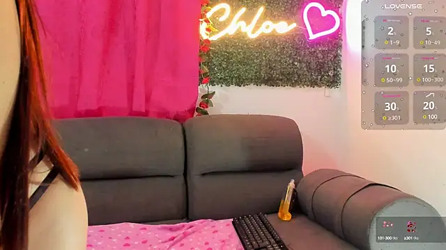 Chloesmithx  online show from 4, 1, 2025