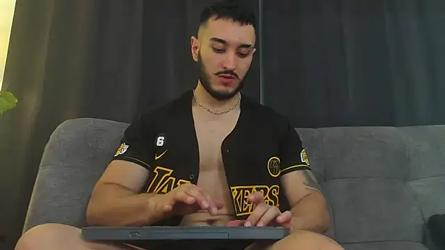 Snapshot of Zionmattis chatting on 10, 12, 2024 Zionmattis online show from 10, 12, 2024