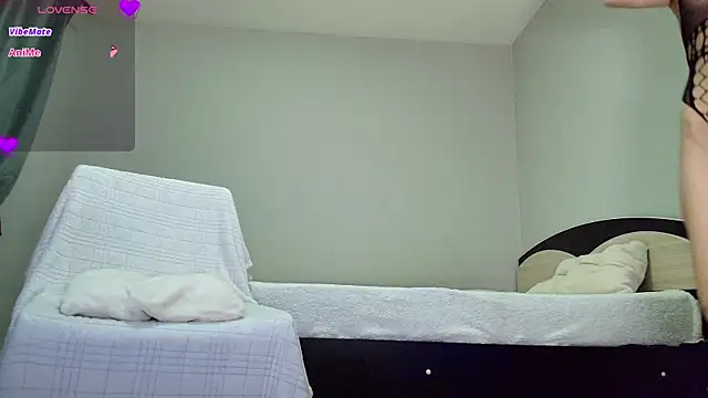 kyliejo18 online show from 17, 1, 2025