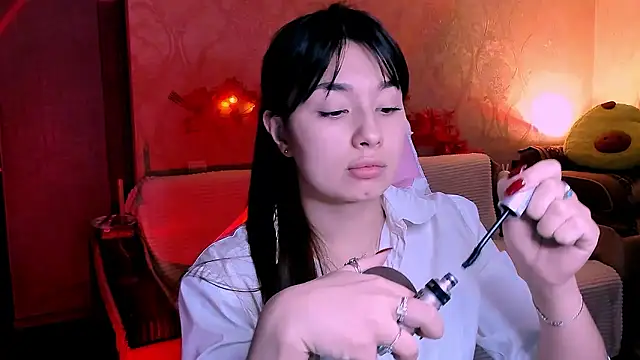 Swee Alicee online show from 5, 12, 2024