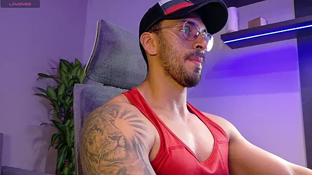 Snapshot of tony_muscle chatting on 4, 7, 2026 tony muscle online show from 4, 7, 2026