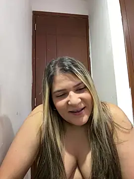 Snapshot of shantal_smith9 chatting on 16, 10, 2025 shantal smith9 online show from 16, 10, 2025