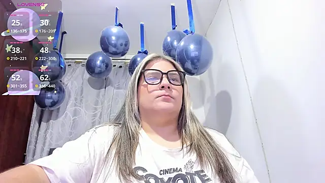 Snapshot of shantal_smith9 chatting on 22, 11, 2025 shantal smith9 online show from 22, 11, 2025