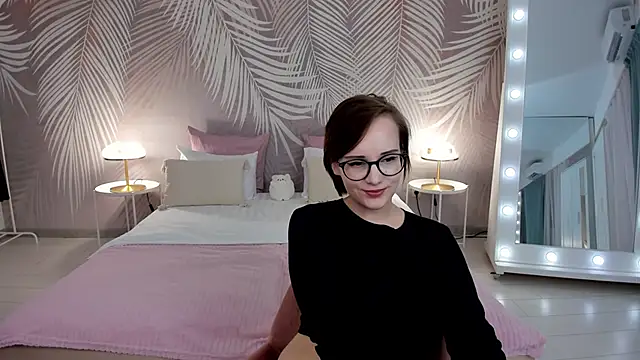 StellaGloww online show from 1, 2, 2025