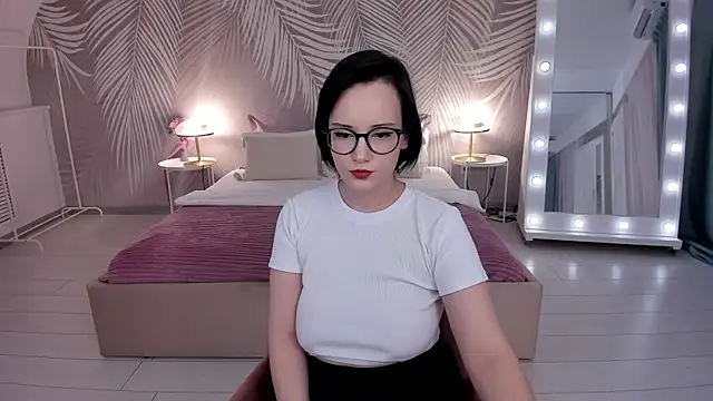 StellaGloww online show from 7, 3, 2025