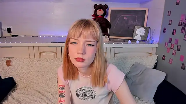Snapshot of Linablueeyed chatting on 4, 2, 2025 Linablueeyed online show from 4, 2, 2025