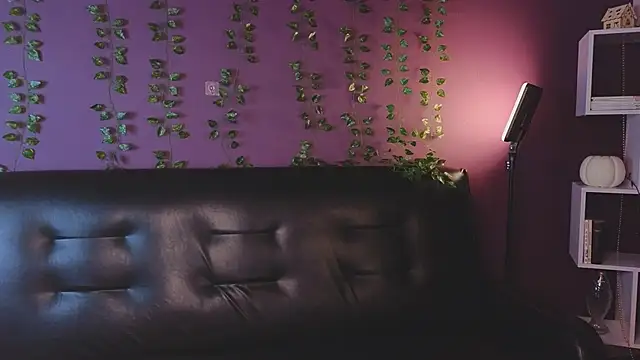 Snapshot of cherry_lea chatting on 12, 12, 2024 cherry lea online show from 12, 12, 2024