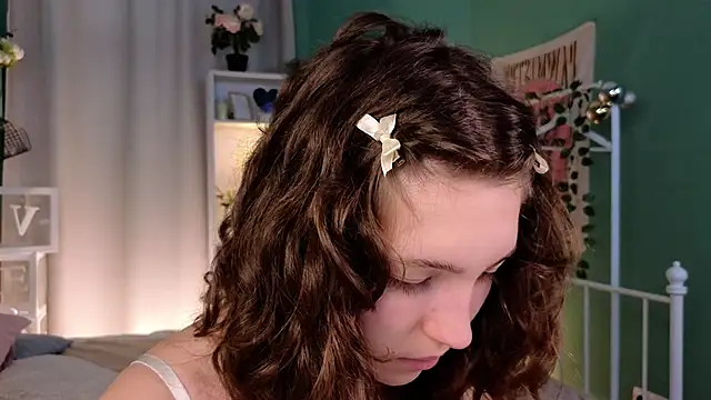 Snapshot of cherry_lea chatting on 4, 1, 2025 cherry lea online show from 4, 1, 2025