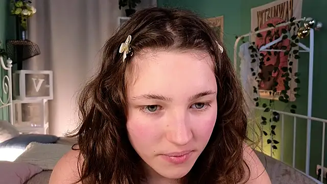 Snapshot of cherry_lea chatting on 4, 1, 2025 cherry lea online show from 4, 1, 2025