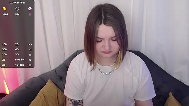 Snapshot of Alice_Walters chatting on 25, 1, 2025 Alice Walters online show from 25, 1, 2025