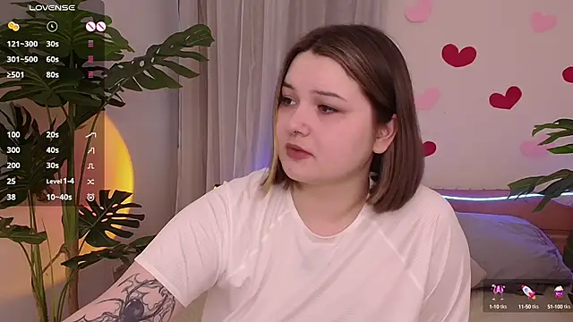 Snapshot of Alice_Walters chatting on 4, 2, 2025 Alice Walters online show from 4, 2, 2025