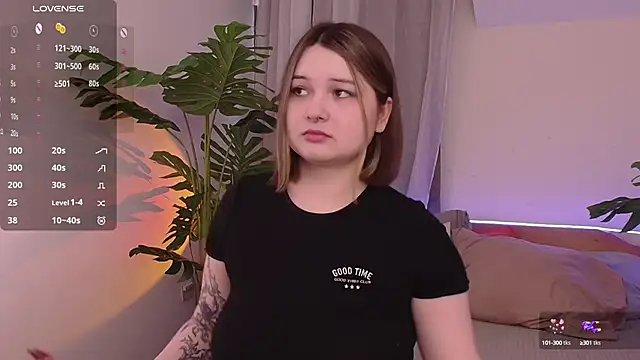 Snapshot of Alice_Walters chatting on 4, 3, 2025 Alice Walters online show from 4, 3, 2025