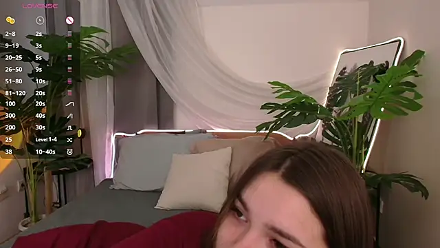 Snapshot of Alice_Walters chatting on 10, 9, 2025 Alice Walters online show from 10, 9, 2025