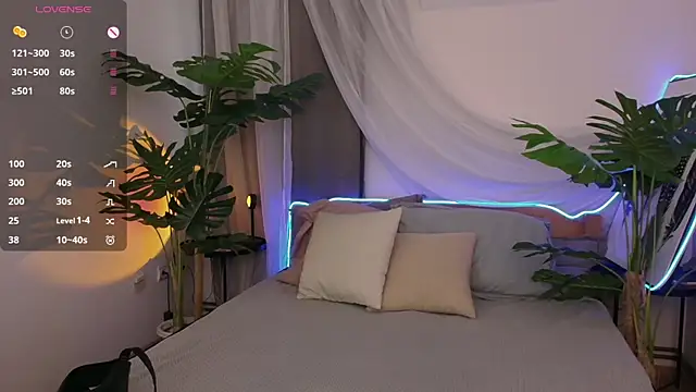 Snapshot of Alice_Walters chatting on 3, 10, 2025 Alice Walters online show from 3, 10, 2025