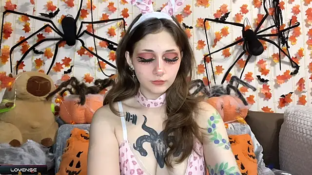 Snapshot of _Devill_Baby chatting on 22, 10, 2025 Devill Baby online show from 22, 10, 2025